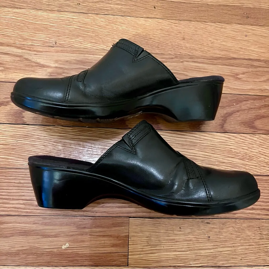 Clarks Bendables Black Leather Comfort Clog Mules Women's Size 8 - Image 5