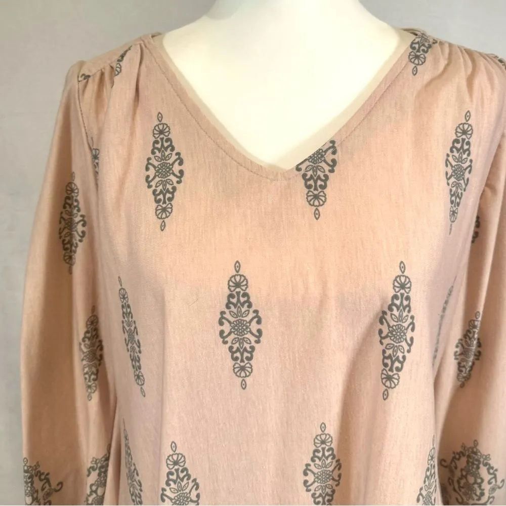 Reborn long sleeve light pink and gray print dress size small - Image 2