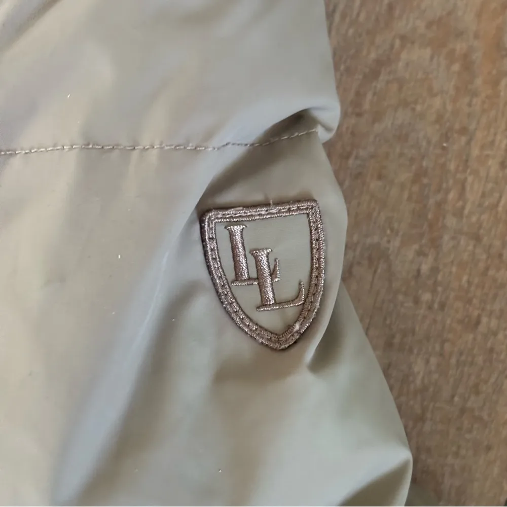 Larry Levine Beige Down Puffer Knee length Coat Size Large - Image 10