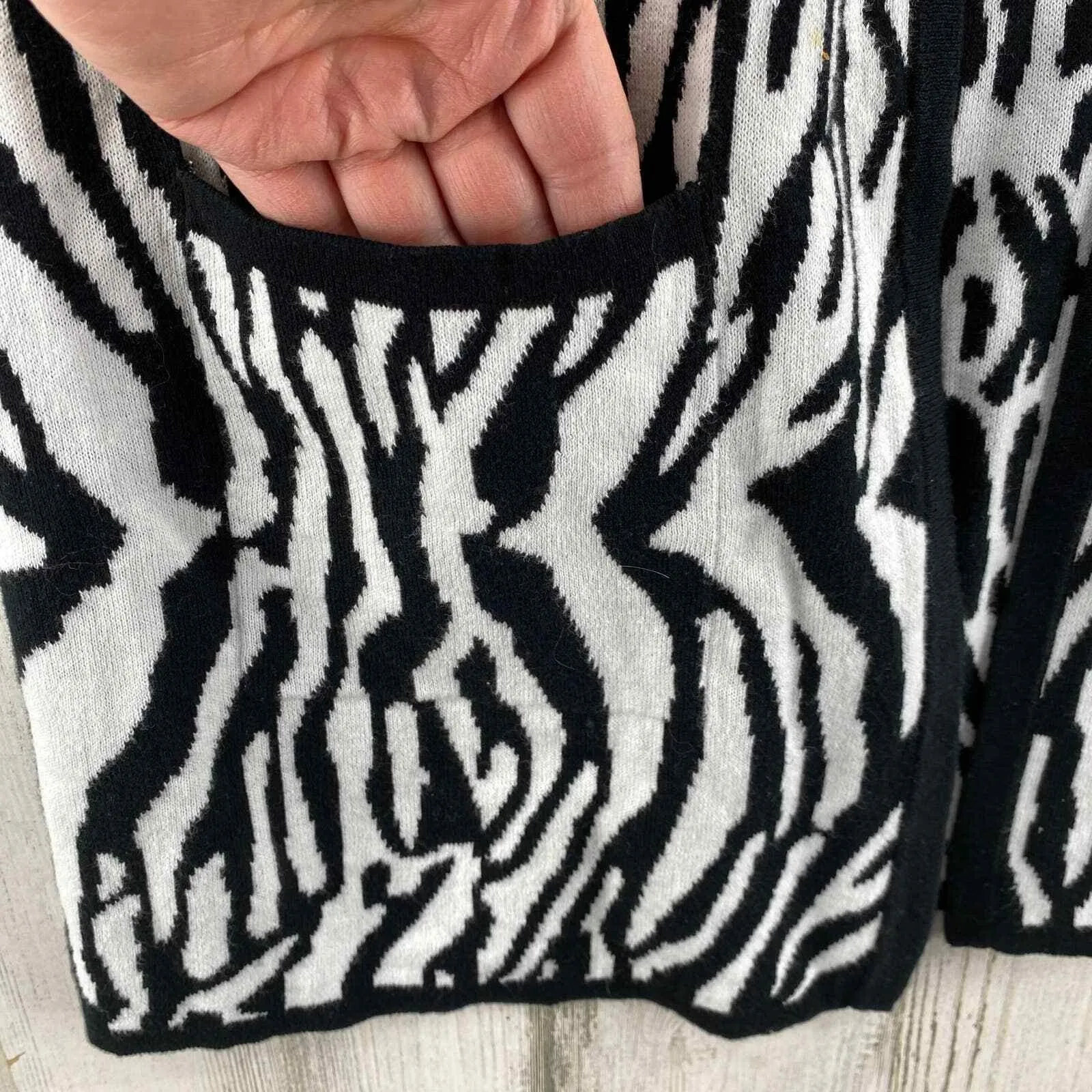 Chico's Mob Wife Sweater Vest‎ Womens 0 Sm White Black Zebra Animal Print Cotton - Image 6