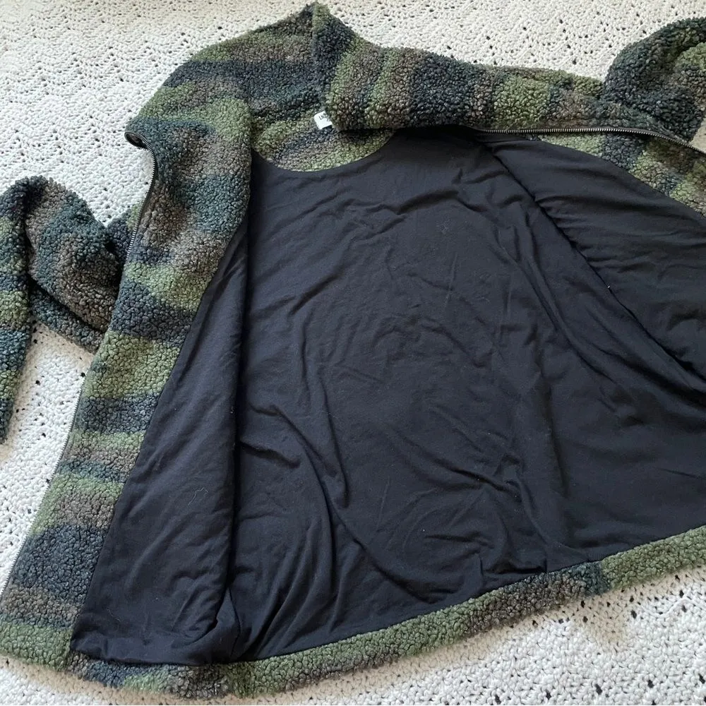 LNA Clothing Army Camo Sherpa Zip Up Jacket Green (Small) - Image 3