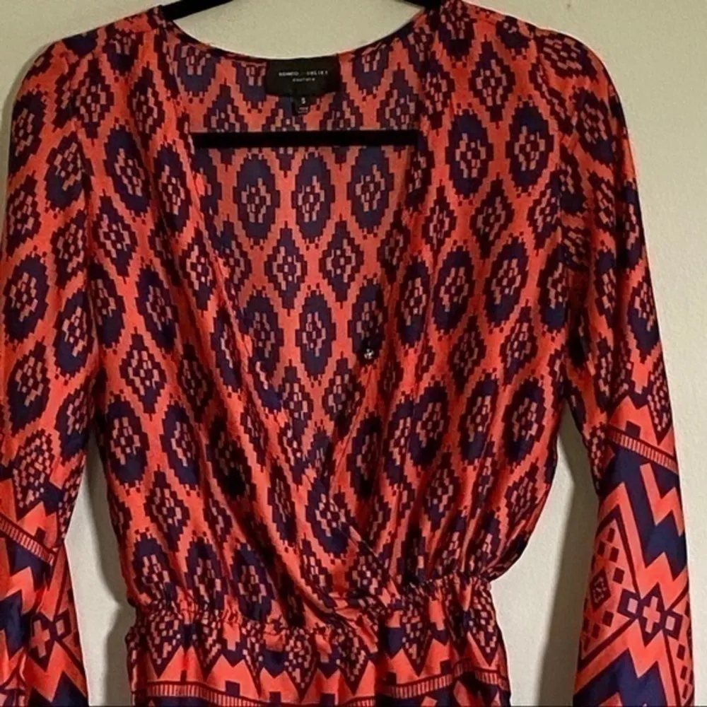ROMEO + JULIET COUTURE romper in orange and navy. - Image 2