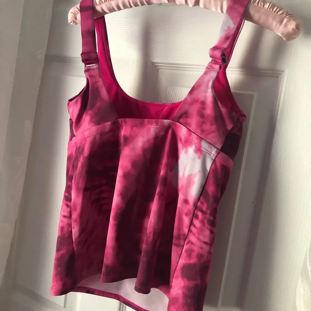 Nike swimwear top, size small p - Image 5