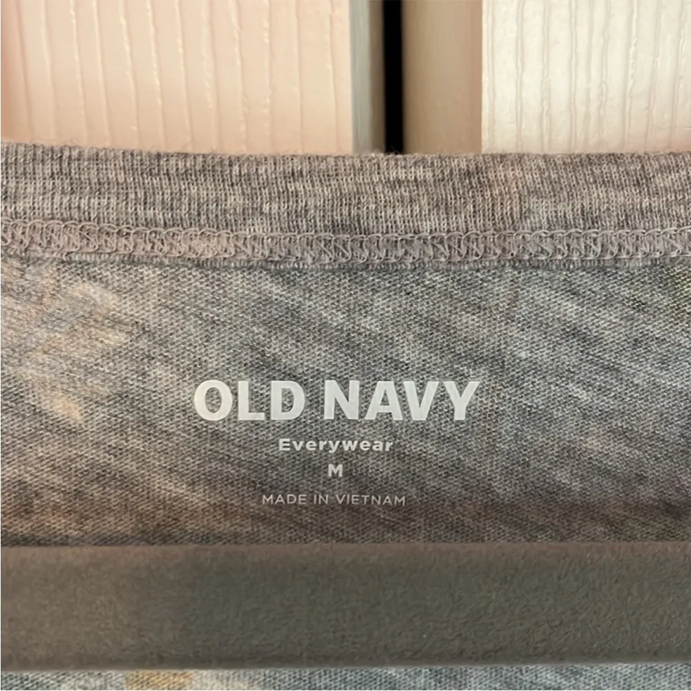 Old Navy Gray Floral Women's Top - Image 3