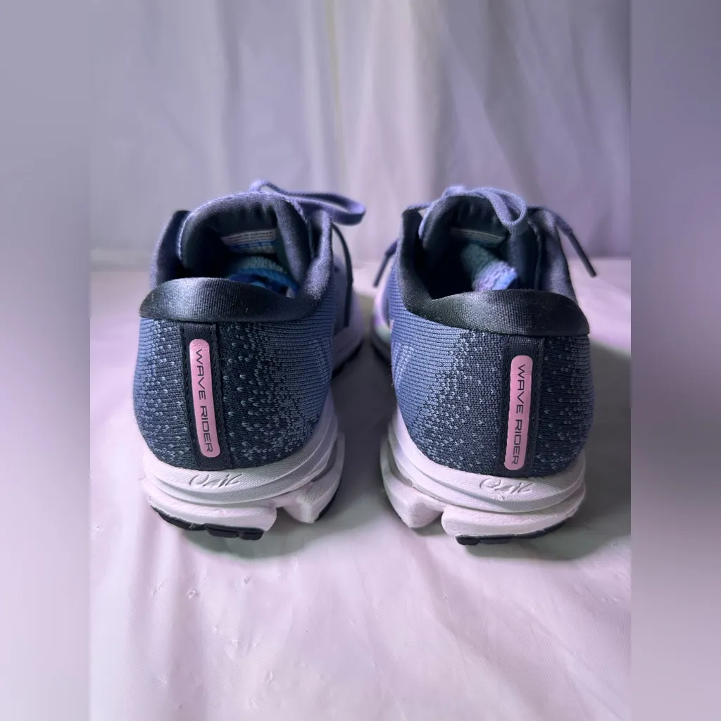 Mizuno Women's Light Blue Athletic Shoes - Image 9