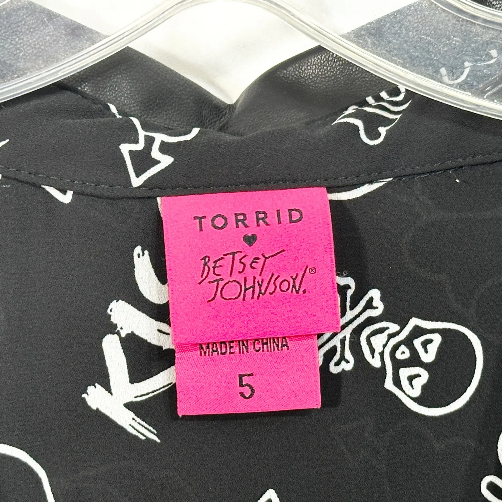 Torrid Betsey Johnson Plus‎ Size 5X Top Love Kiss Black Button Down Shirt 1196 - Image 10