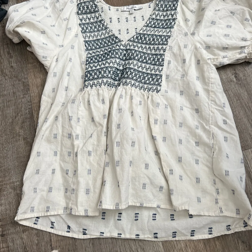 Madewell Embroidered Yoke Top in Clipper dot size small - Image 9