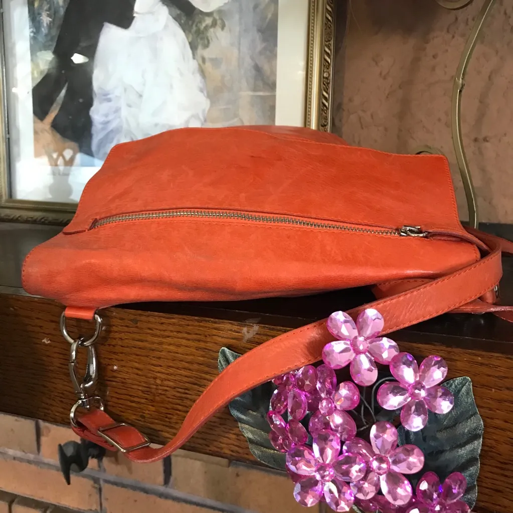 MAURIZIO TAIUTI ORANGE LEATHER CROSSBODY MESSENGER PURSE - Image 6