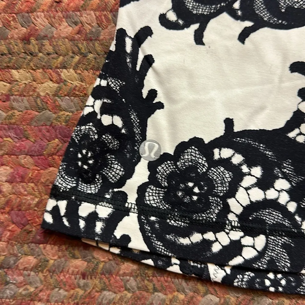 RETRO LULULEMON FREE TO BE TANK LACE PRINT - Image 5