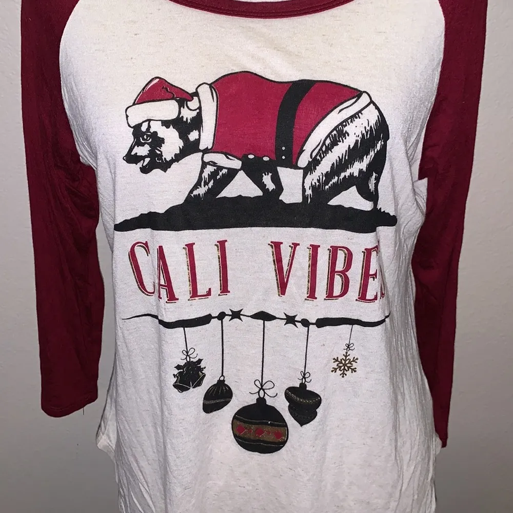 Free Kisses Cali vibes Christmas Santa pup lightweight top - Image 2