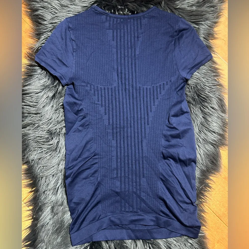 ATHLETA Trophy Tee Navy Women's Athletic Top Size Small - Image 3