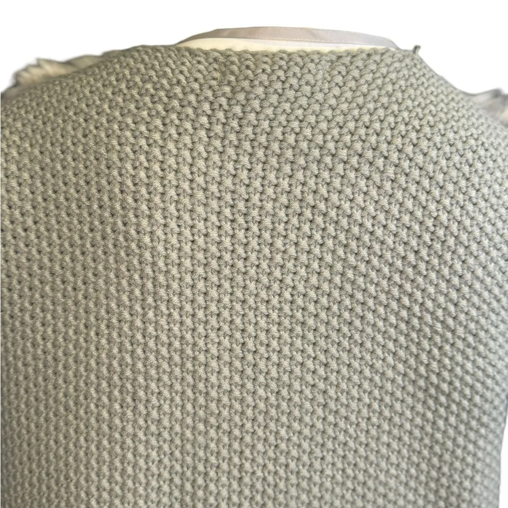 Primark women’s Gray Faux Fur Vest Size L. - Image 7