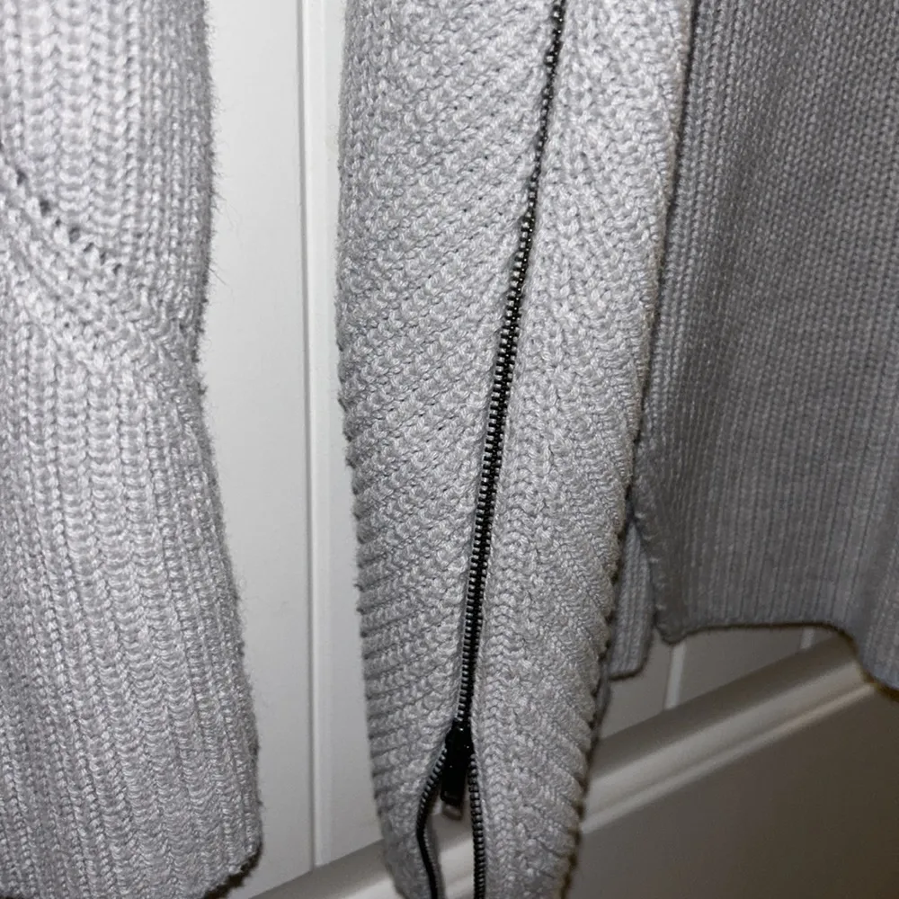 Cabi Knit Sweater Gray Ribbed Zipper Deep V Pullover 3531 Womens Size Small - Image 2