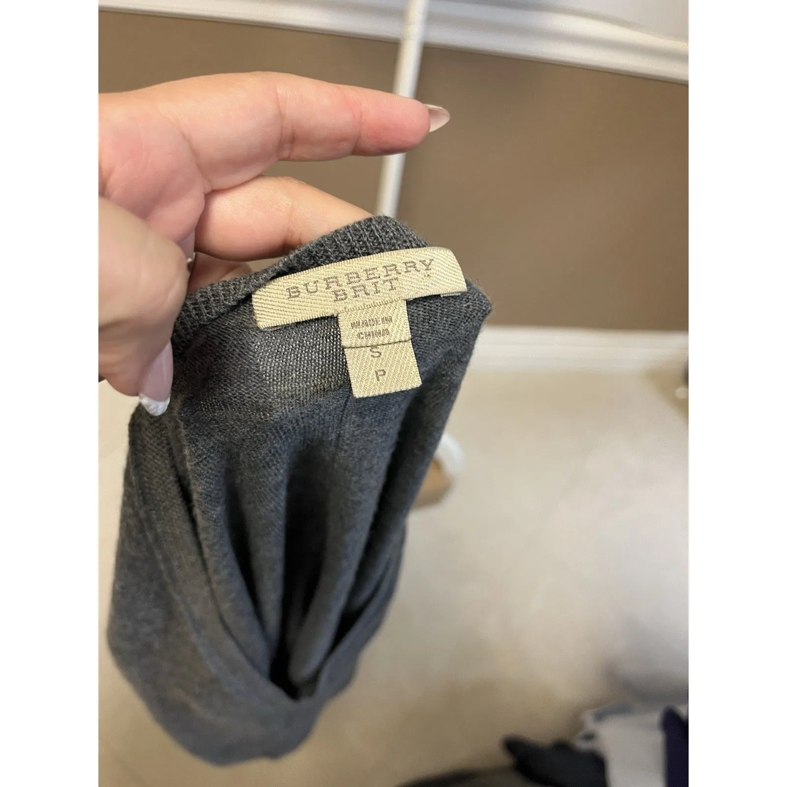 Burberry Brit Merino Wool Charcoal Grey Embroidered Logo V- Neck Sweater Size S - Image 7