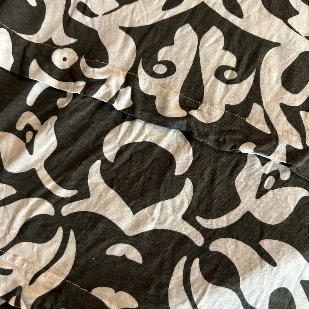 INC  women's size medium midi lightweight grey and white skirt - Image 4