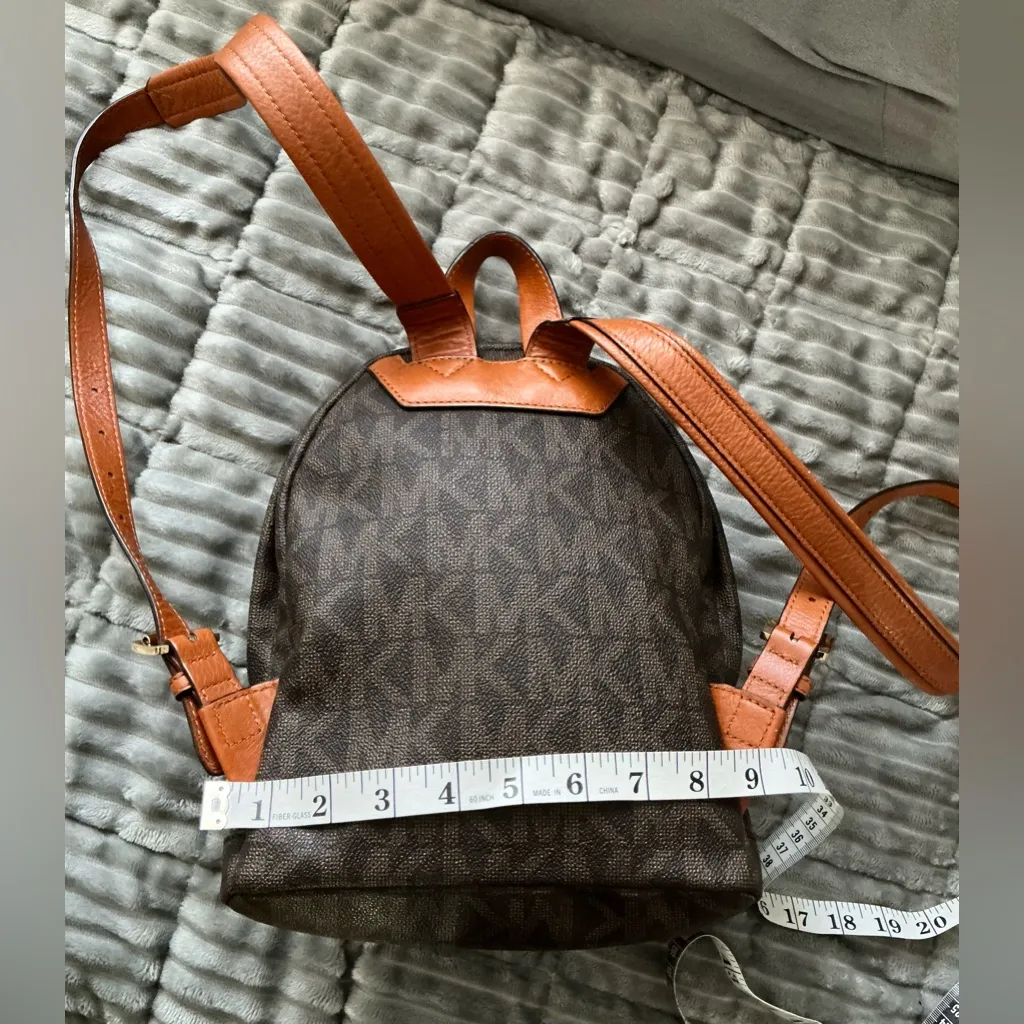 Authentic MICHAEL KORS backpack 💛🤎💛 - Image 7