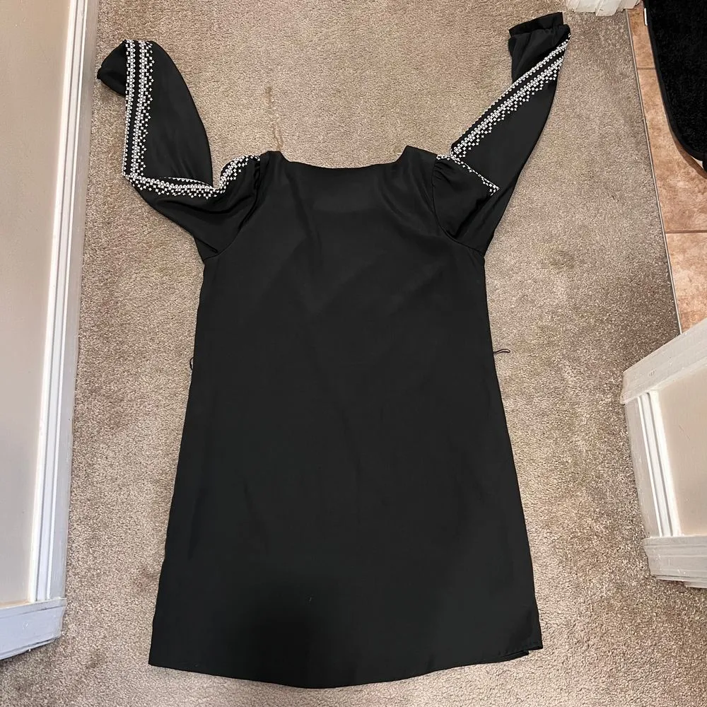 ALMOST FAMOUS Black Shift Dress w/ White Embroidered Details LS Boho‎ Style - Image 3