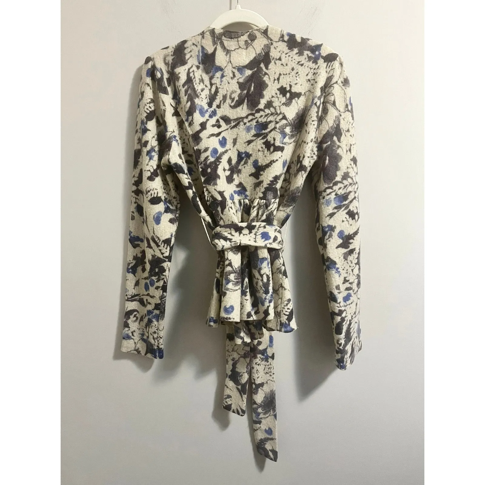 Anthropologie ‘Bud, Blossom and Blue Cardigan’ by Tabitha 100% Wool Women's sz M Size M - Image 3