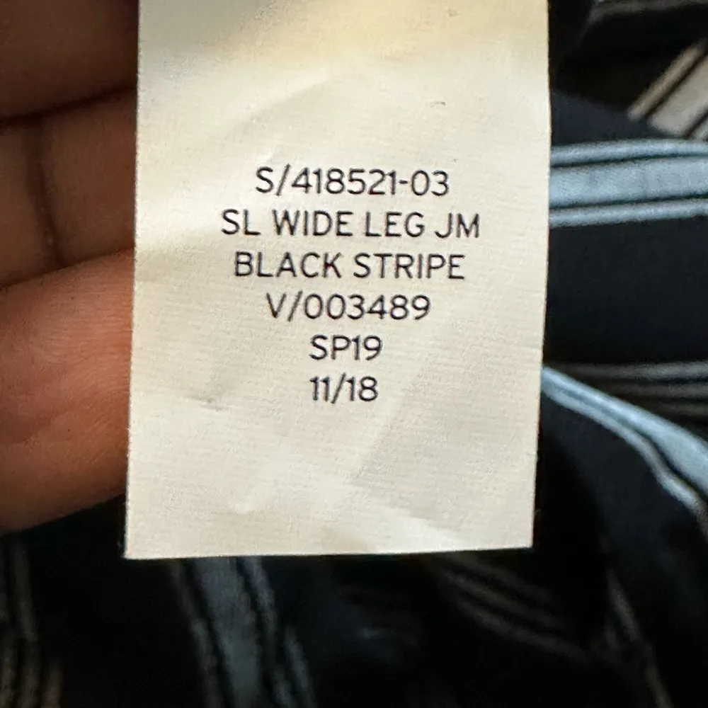 GAP Chevron Print V-Neck Wide-Leg Capri Romper Black & White Striped Size S Tall - Image 4