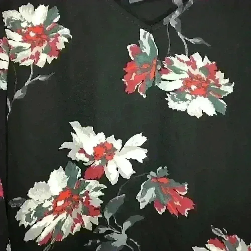 Chelsea & Theodore black floral long sleeve tunic Sz‎ M Size M - Image 3