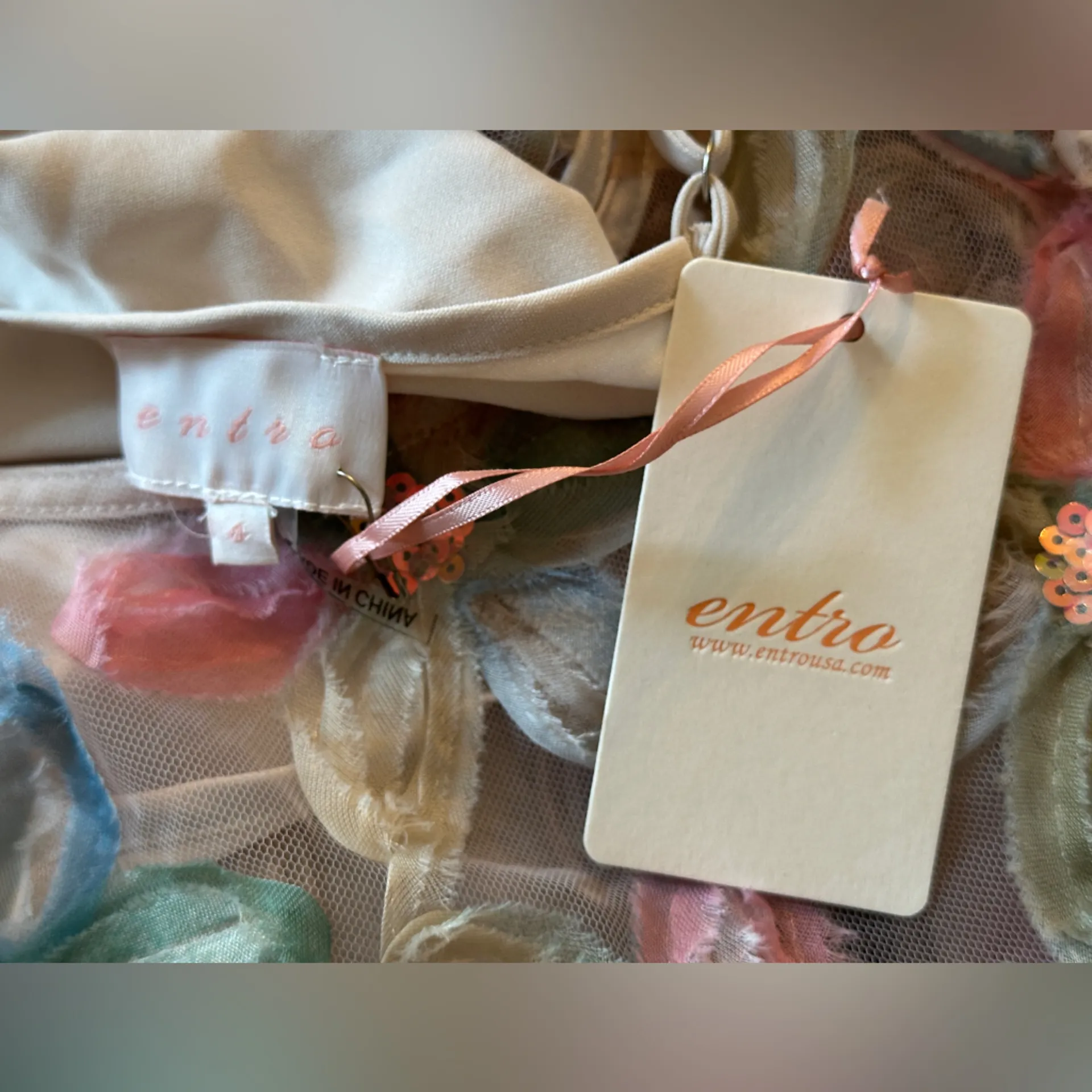 Gorgeous 3D Floral Jacquard Top Size 4 NWT - Image 4