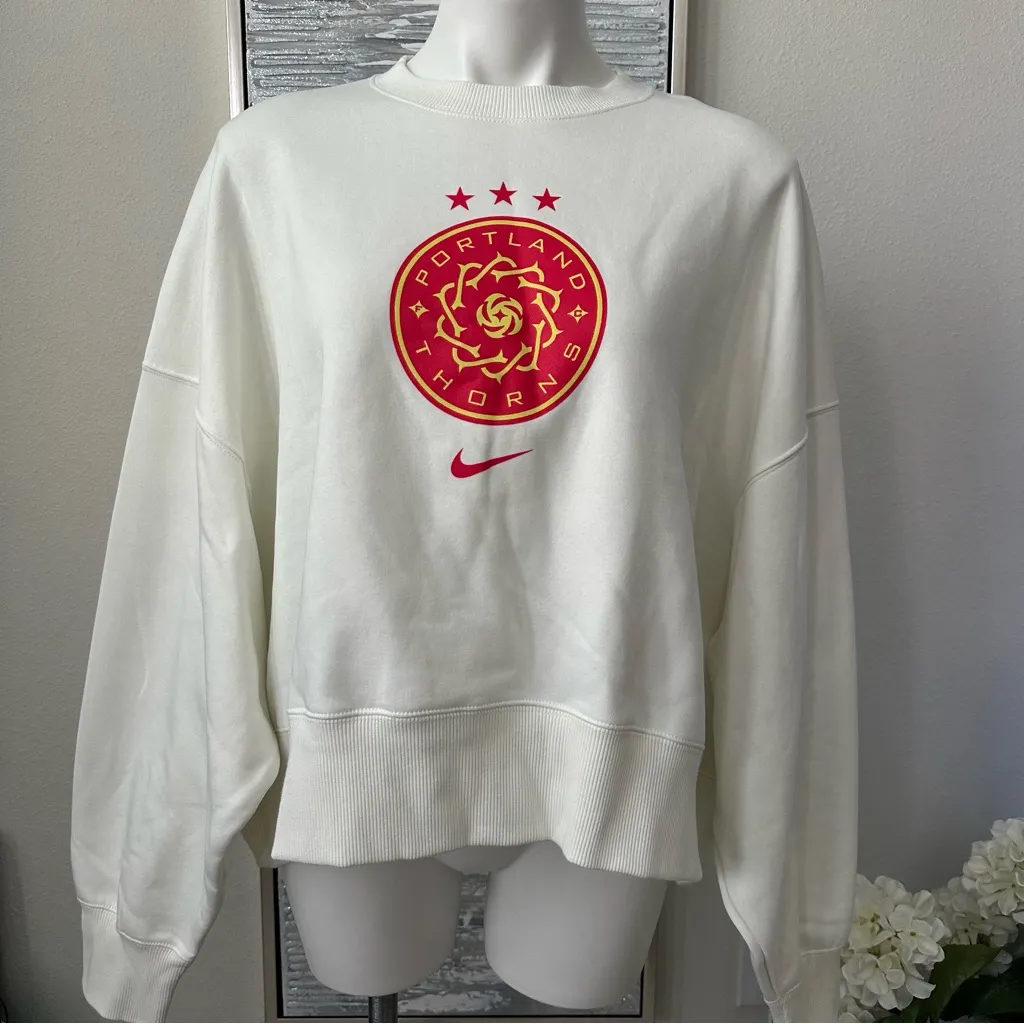 Nike Women's White Crew Neck Sweater with Red Logo - Image 14