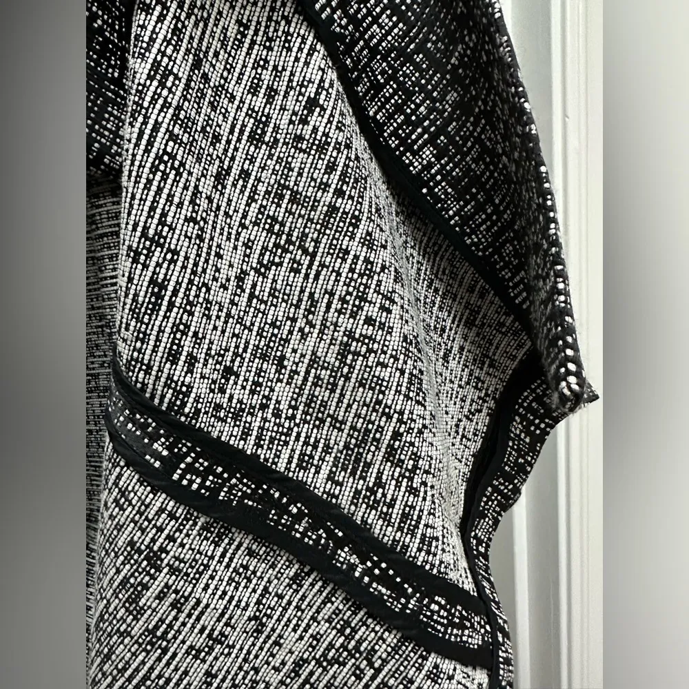 Doncaster trench coat size 6 EUC - Image 3