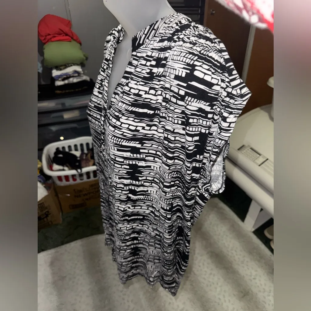 Cable & Gauge Black and White Blouse - Image 3