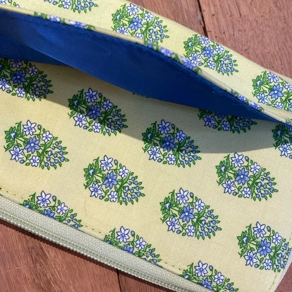 Vera Bradley Retired Citrus & Elephant Travel Organizer Wallet NWT - Image 7