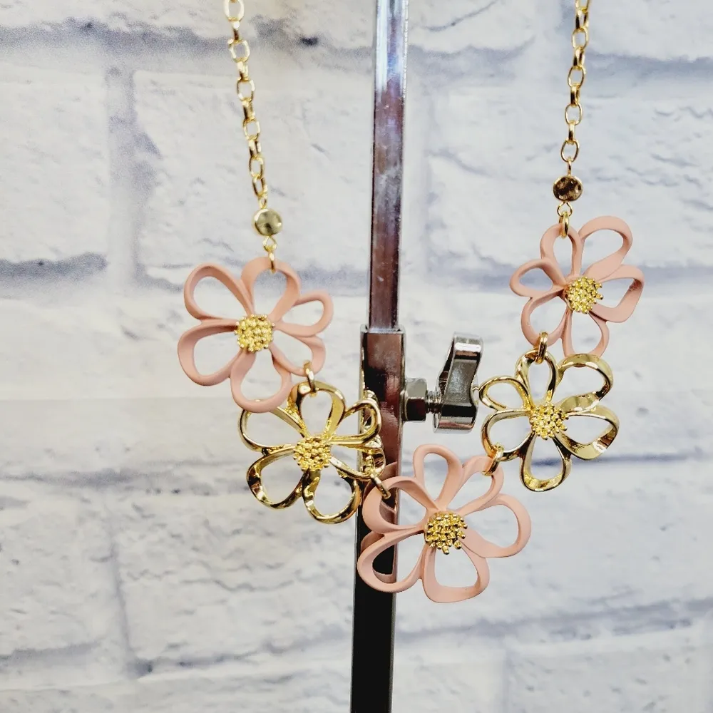 NWT Gold Tone Pink Flower Necklace - Image 3
