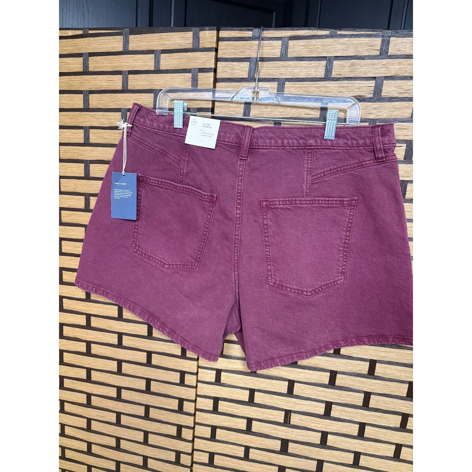 Universal Threads Burgundy High Rise Midi Shorts Size 16 - Image 2