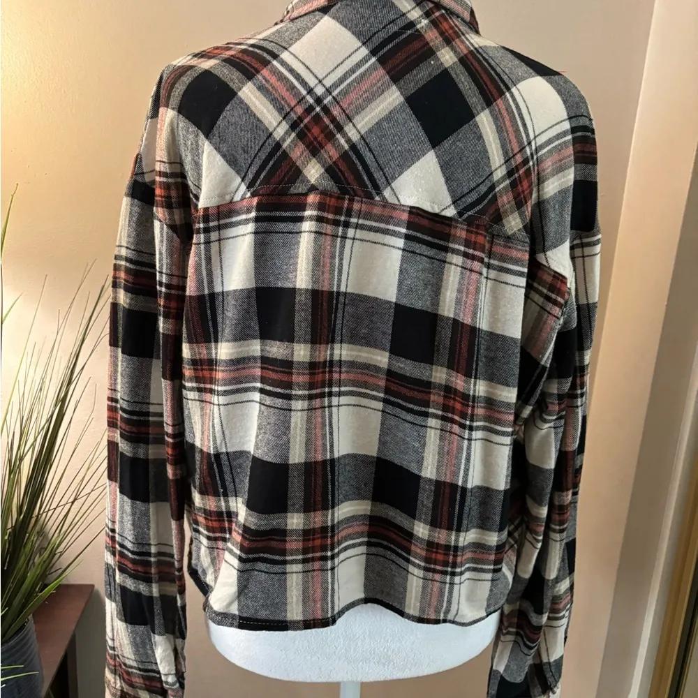 Black & Red Plaid Crop Button Up Flannel Shirt Size XL - Image 9