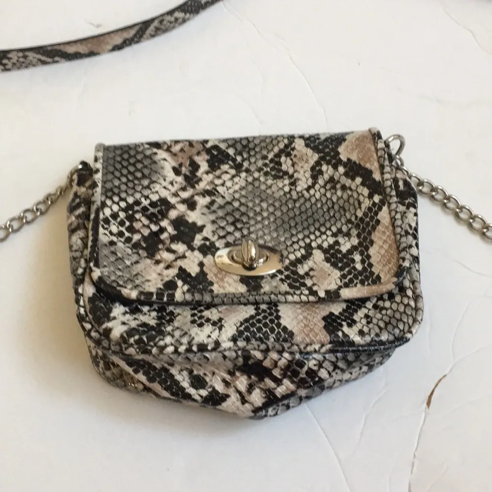 Ladies mini cross body bag - Image 2