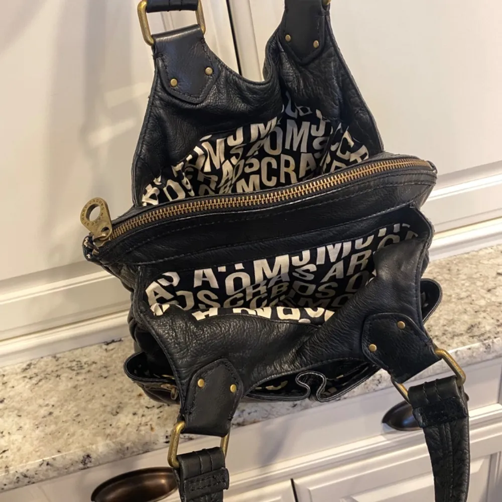 Marc by Marc Jacobs Black Leather Shoulder Bag - Image 4