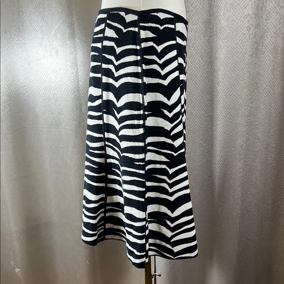 Valentino Zebra Stripe Midi Skirt size46/10. ordrA3 Black Size undefined - Image 3