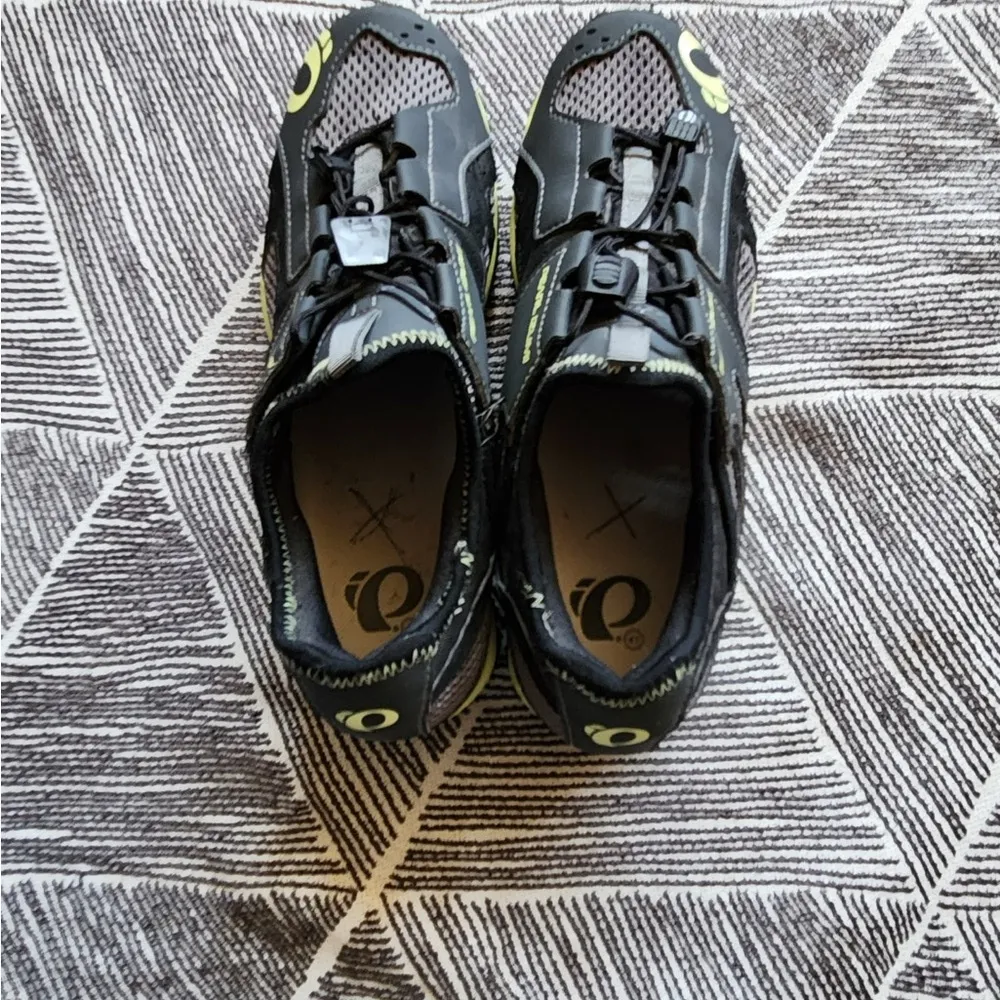 Pearl Izumi Black and Lime Cycling Shoes - Image 7