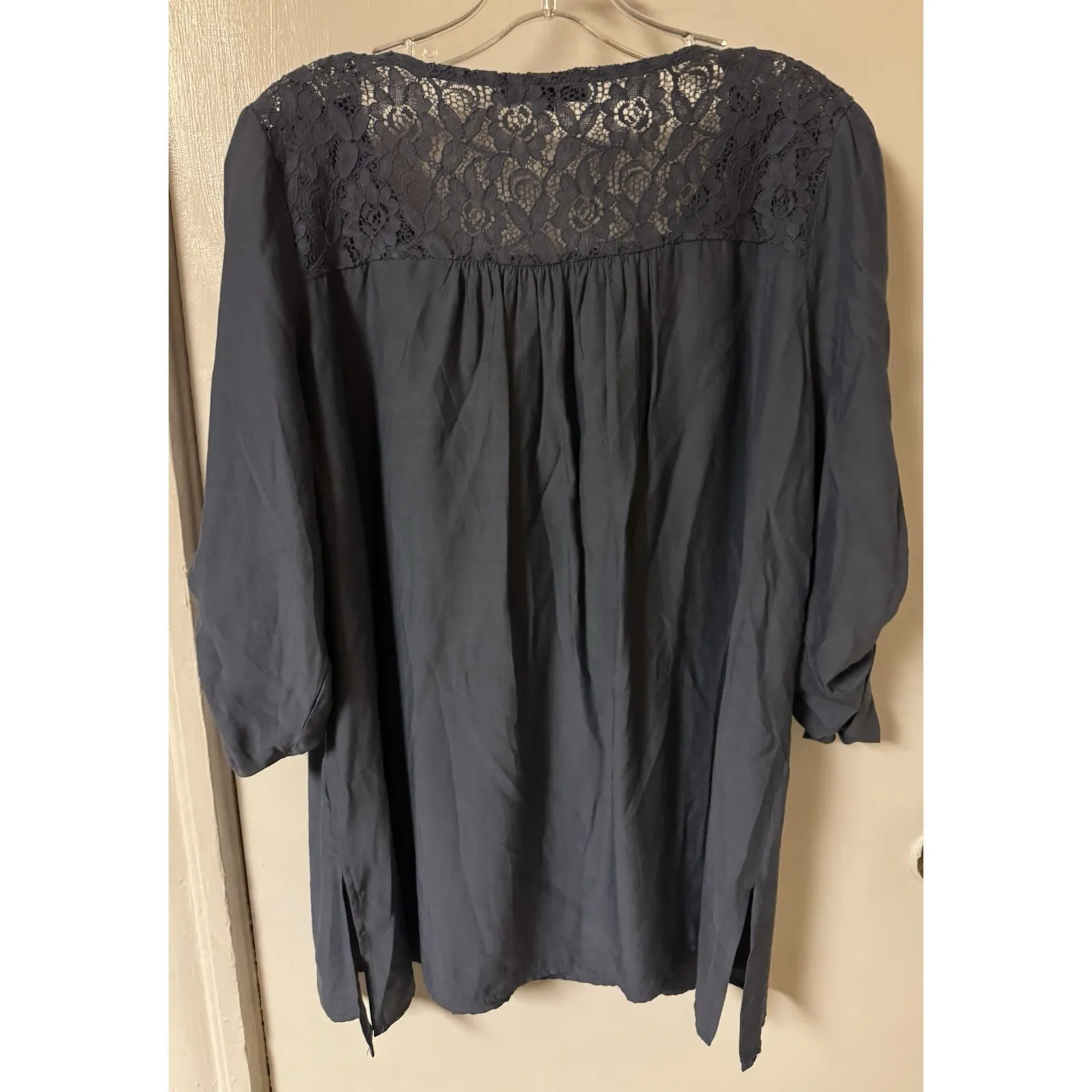 Andree by Unit  Women's Size M Gray Blue Embroidered Flowy Boho Blouse - Image 7