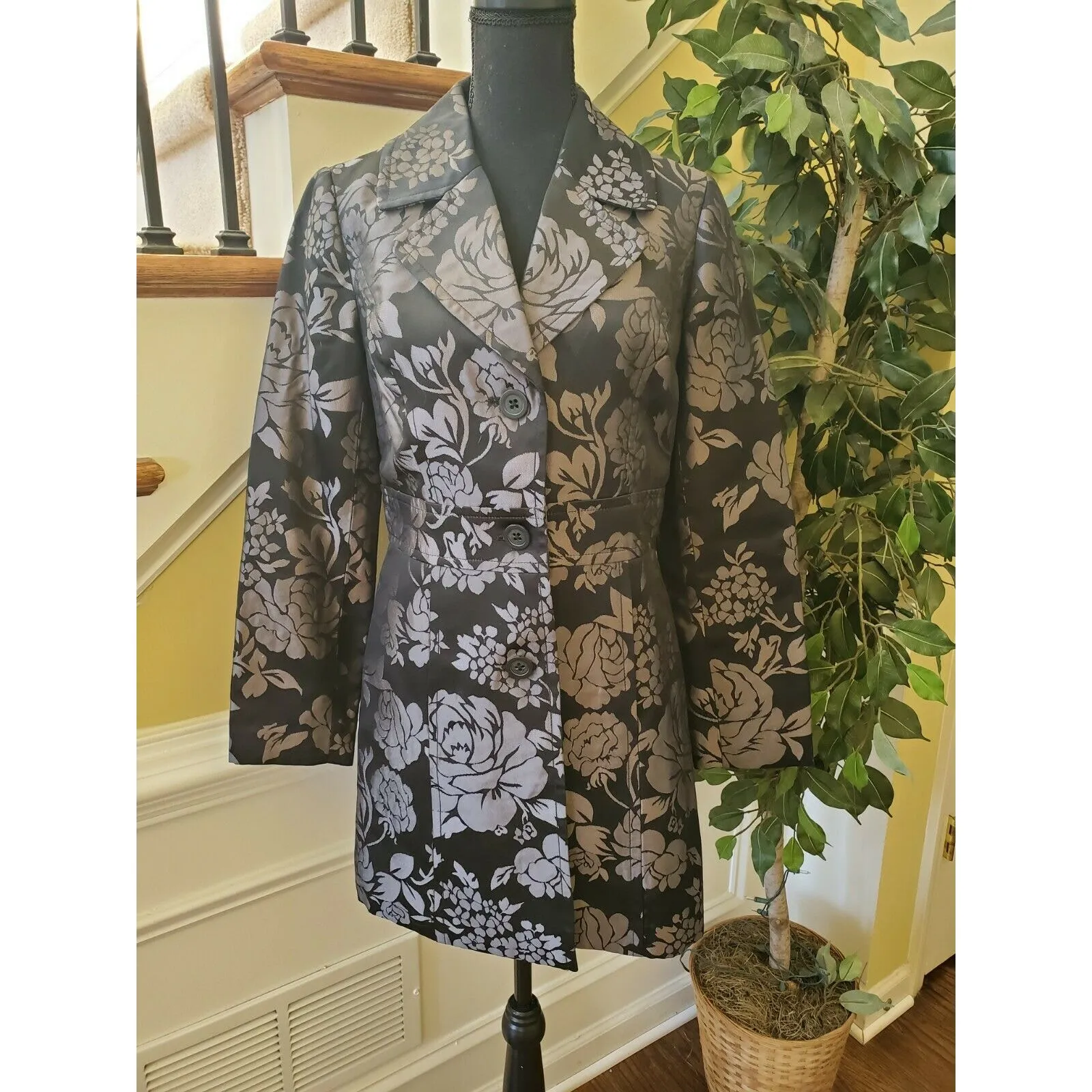 White House Black Market Small Gray Floral Tapestry Button Jacket - Image 10