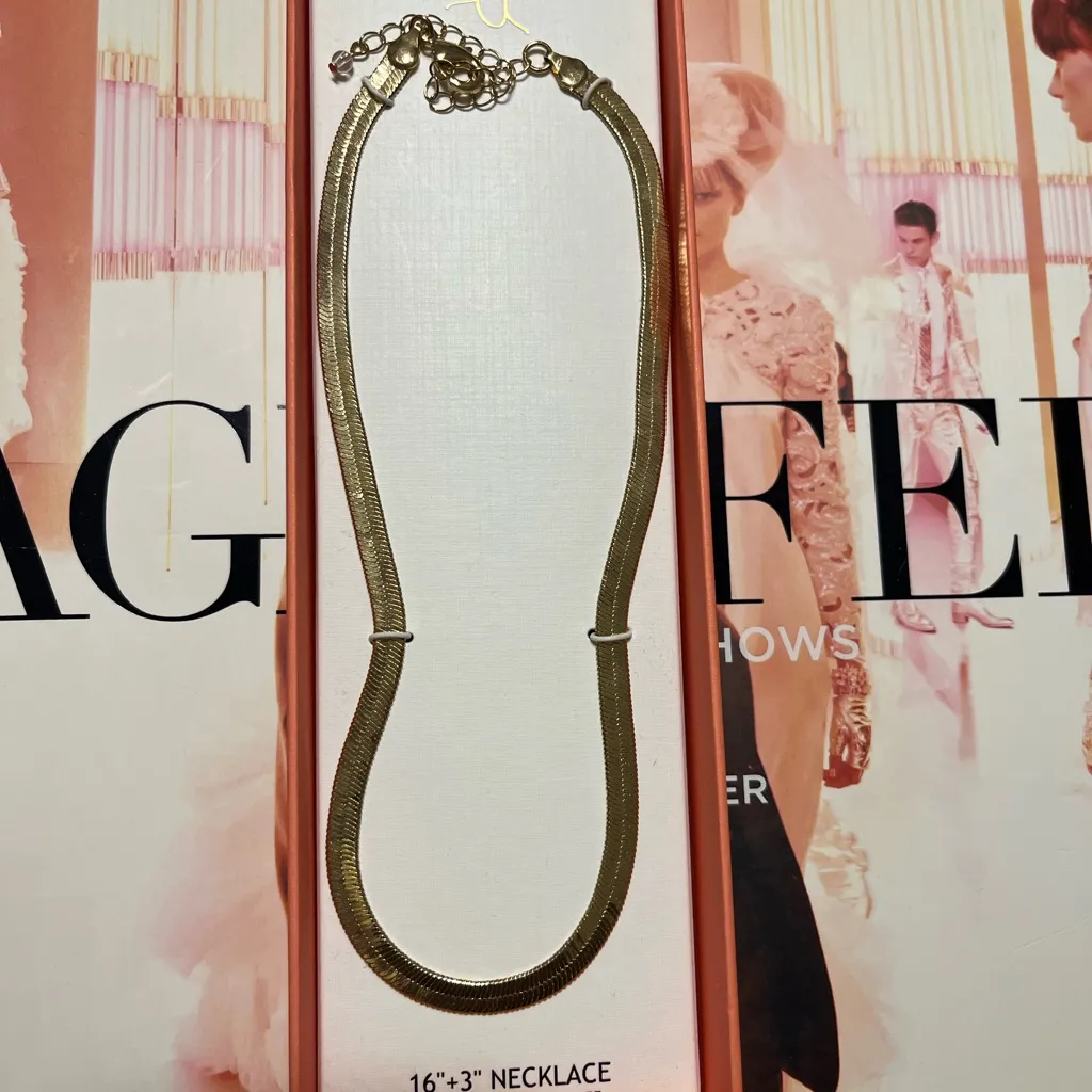 Gold tone House of Harlow chain - Image 5