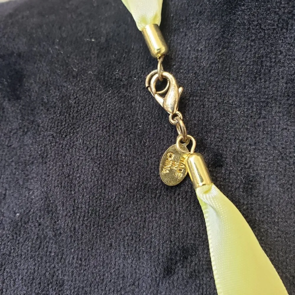 Womens Fashions Clear Faceted Graduated Glass Collar Necklace with Lobster Clasp White - Image 6