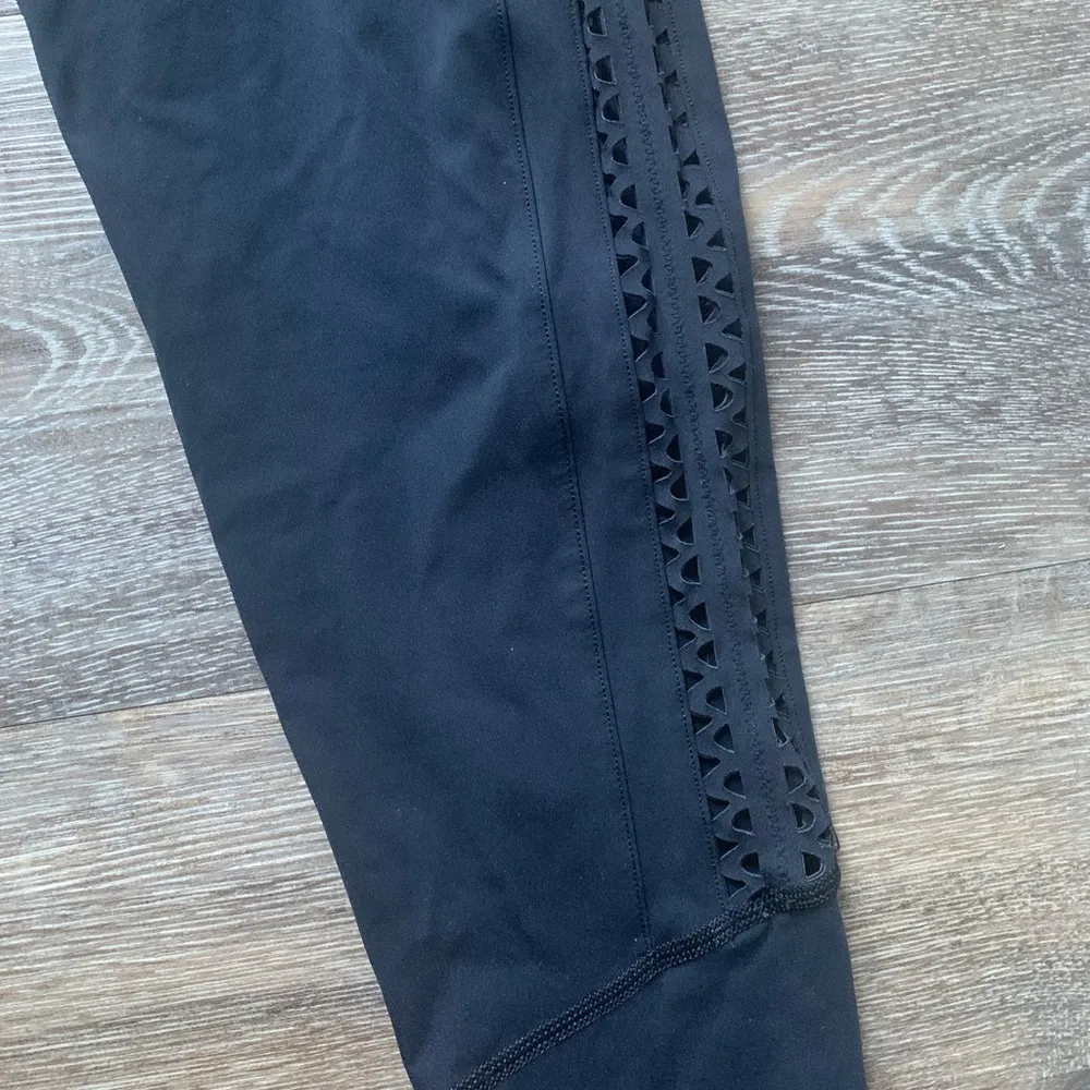 Soul by Soulcycle Black Leggings With Scallop Detail M - Image 2