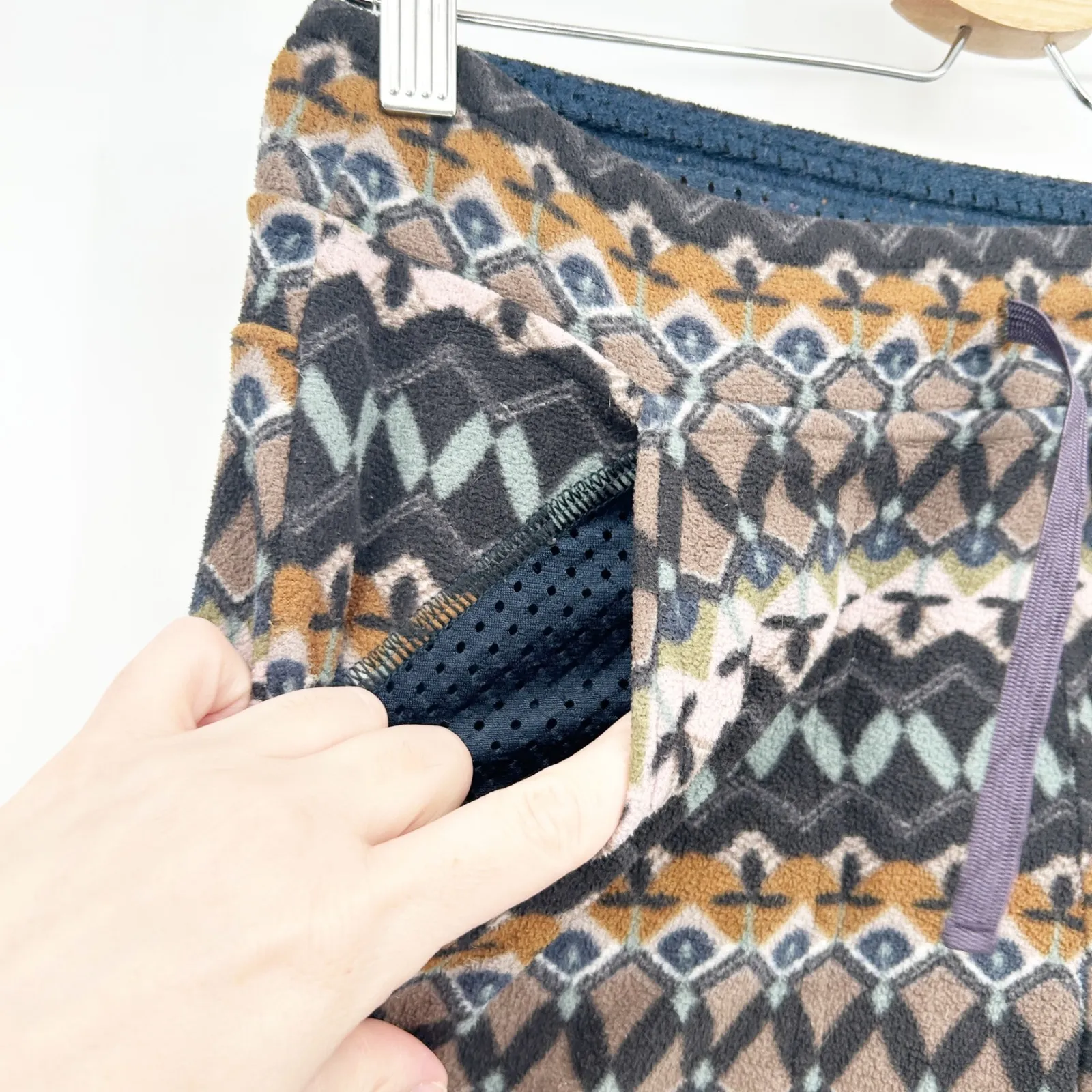 Patagonia Womens Cozy Outdoor Snap T Fleece Jogger Pants Geometric Print Size XS - Image 3