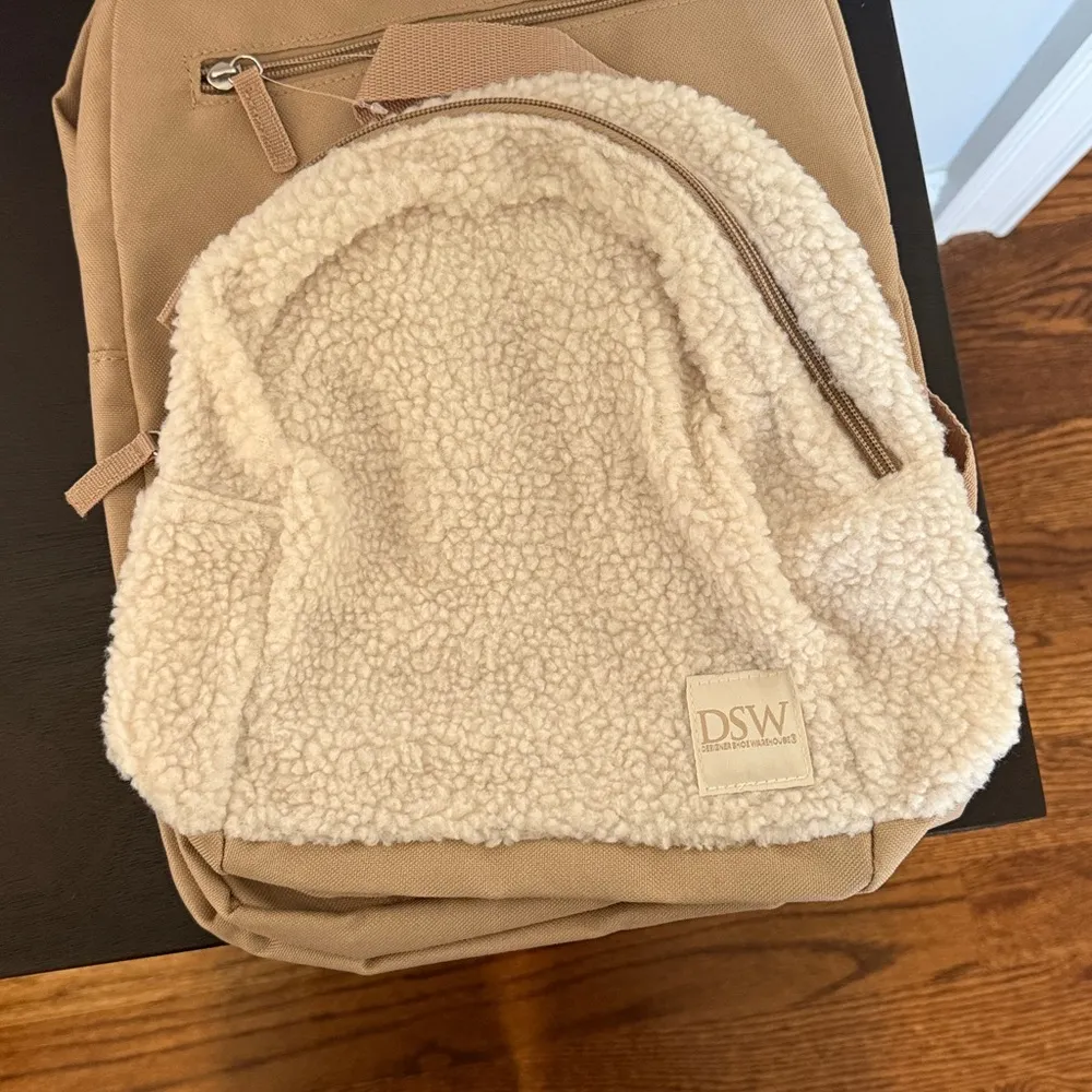 NWT DSW Beige and White Women's Backpack with Mini Backpack - Image 2