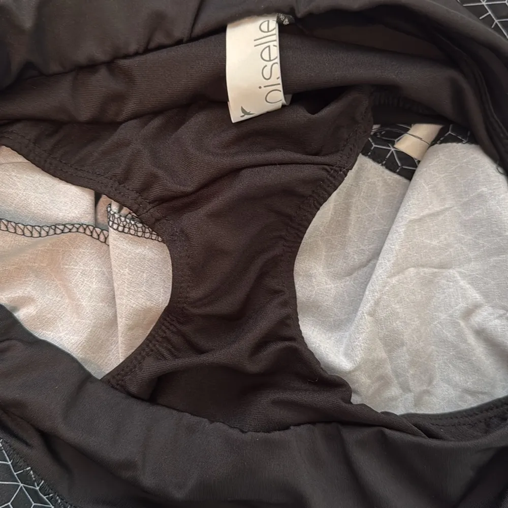 Oiselle Roga Shorts, Size 6 - Image 6