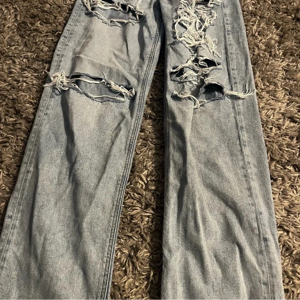 american eagle highest rise baggy distressed jeans size 6 - Image 2