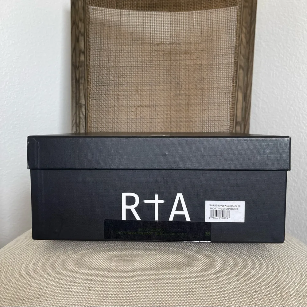 NIB RTA WOMEN SHORT COUNTRY WESTERN BLACK PATENT LEATHER BOOTS SZ 38 8 - Image 2