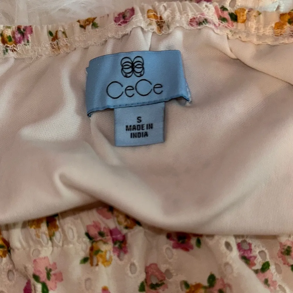 CeCe Cream and Pink Puff Sleeve Ruffled Blouse - Image 10