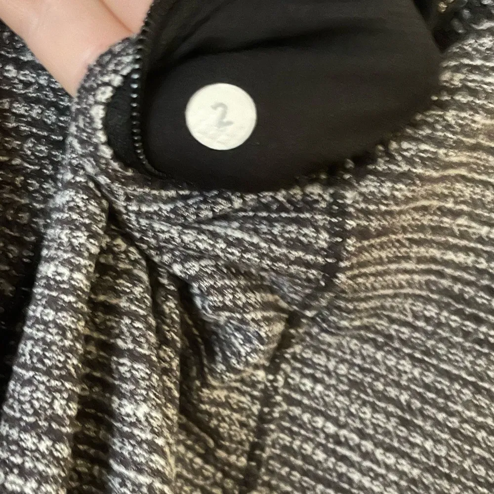 Lululemon  Women's Base Runner Half Zip Pullover - Image 4