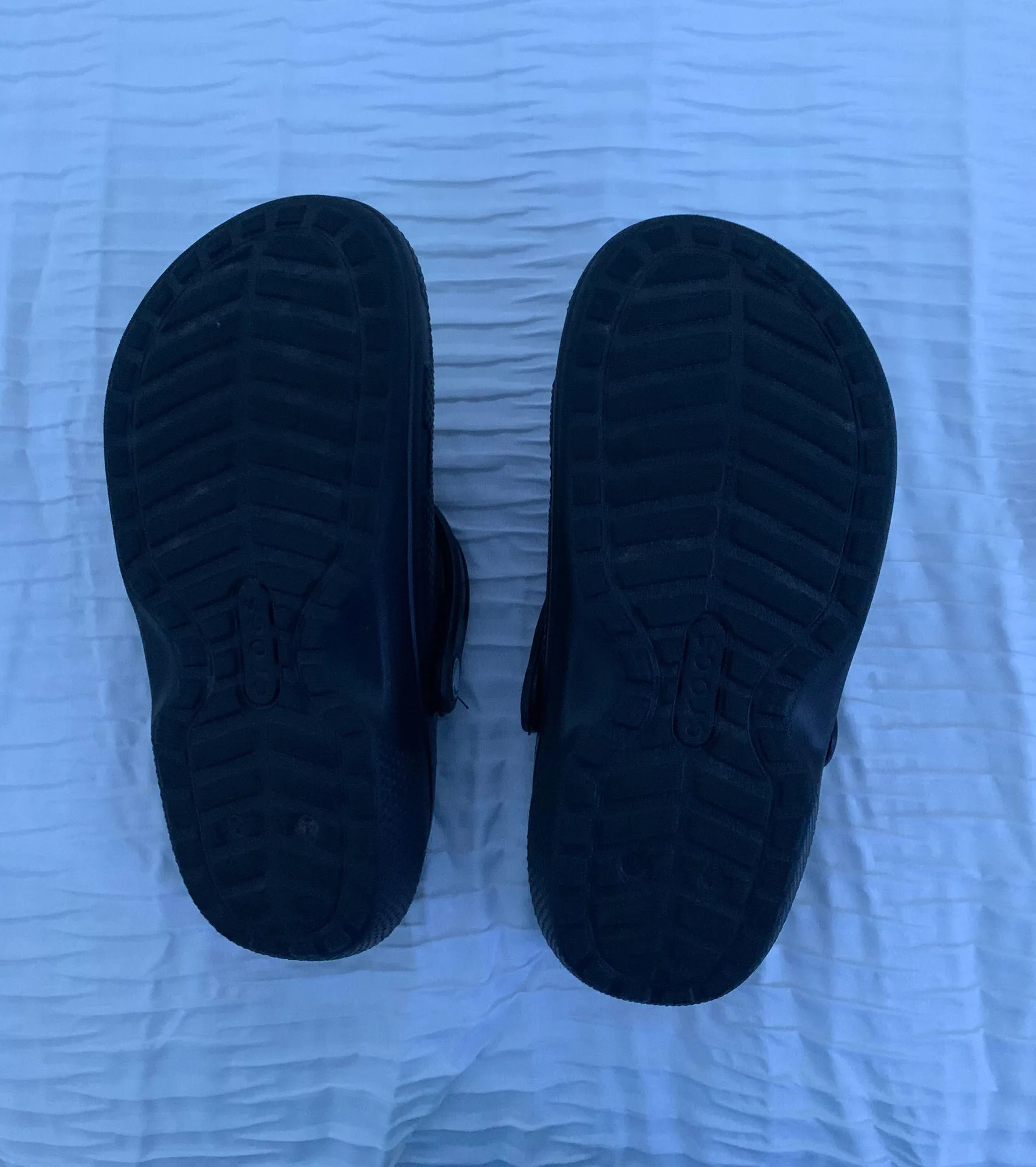 Crocs black fuzzy - Image 2