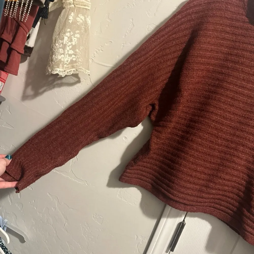 Pink Rose Brown Crew Neck Sweater with Ribbed Texture - Image 4